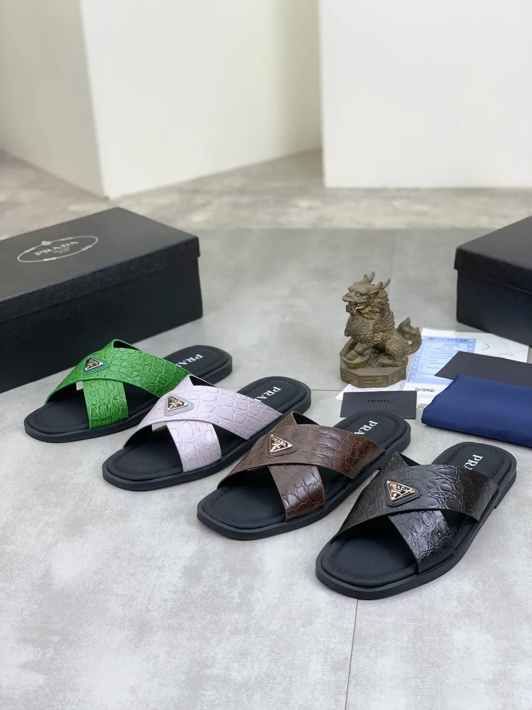 Men's shoes 💰P320💰【New style】🎁🎁🎁 PRADA Prada's new casual slippers, original official website 1:1, perfect workmanship, conveying a kind of noble luxury, sublimating its definition of luxury in Prada's high-end extraordinary craftsmanship. Original combination outsole, size: 39-46 colors 🉑️ to choose from